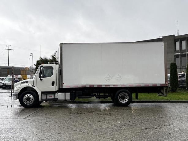 2017 Freightliner M2 106 Cummins 20-Foot Cube Van with Side Door image 6