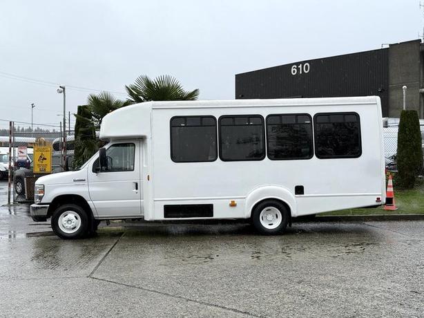 2015 Ford Econoline E450 Super Duty 21 Passenger Bus image 6