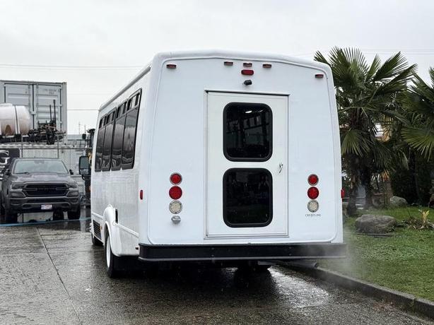 2015 Ford Econoline E450 Super Duty 21 Passenger Bus image 8