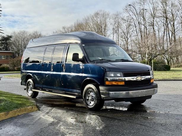 2015 Chevrolet Express 2500 Extended 5-Passenger Van with Wheelchair Lift image 1