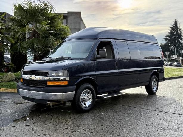 2015 Chevrolet Express 2500 Extended 5-Passenger Van with Wheelchair Lift image 5