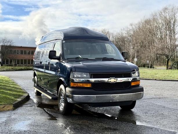 2015 Chevrolet Express 2500 Extended 5-Passenger Van with Wheelchair Lift image 2