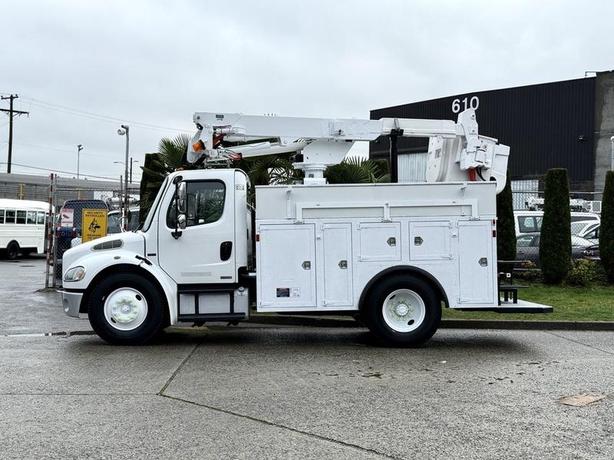 2005 Freightliner M2 106 Altec Bucket Truck with Service Body image 6