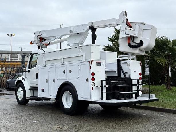 2005 Freightliner M2 106 Altec Bucket Truck with Service Body image 7