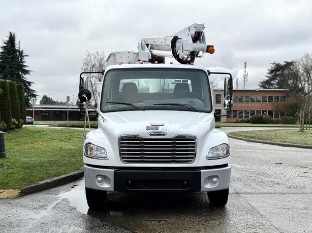 2005 Freightliner M2 106 Altec Bucket Truck with Service Body image 3