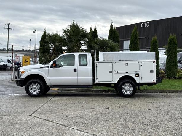 2015 Ford F-350 SD 4X4 Service Truck with Storage Compartments image 6