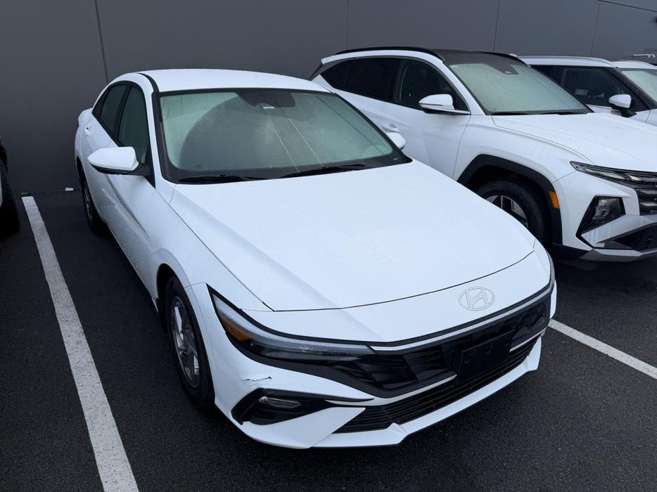 2025 Hyundai Elantra Essential APPLE CARPLAY! ANDROID AUTO! BACKUP CAMERA! FRONT display photo