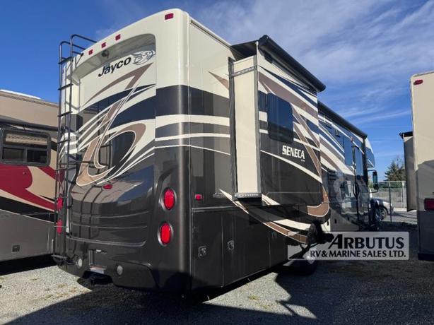 Used 2016 Jayco Seneca 37HJ image 3