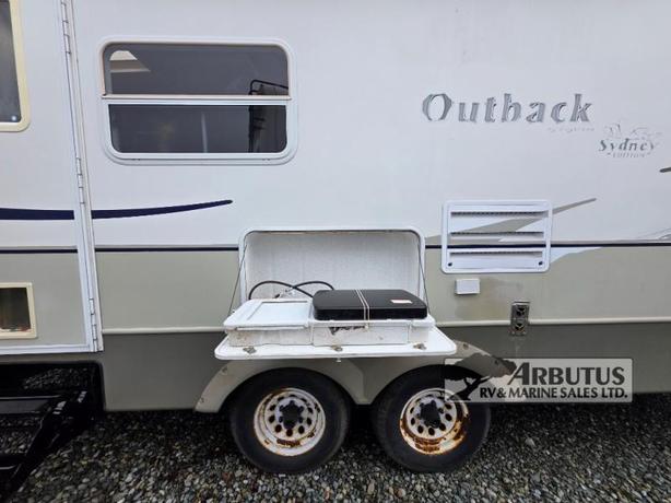 Used 2005 Keystone RV Outback Sidney Edition 28FRLS image 4