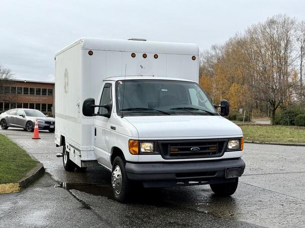 2007 Ford E-350 Super Duty Diesel 10-Foot Cube Van with Rear Work Shelves image 2