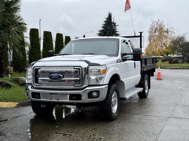 2016 Ford F-350 SD XLT SuperCab 4x4 9-Foot Flat Deck Truck image 4