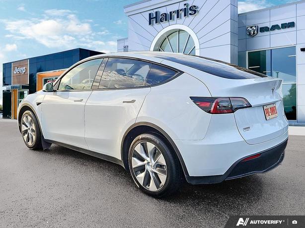 2023 Tesla Model Y Long Range AWD | GPS Navigation! image 4