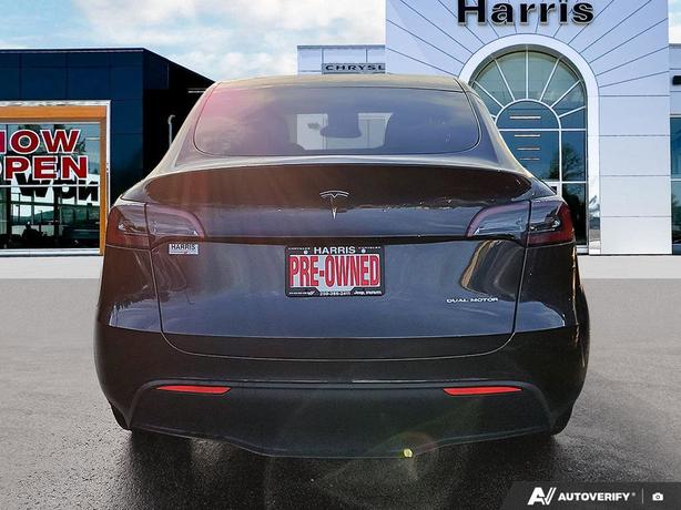 2024 Tesla Model Y Long Range AWD | GPS Navigation | Heated Seats! image 5