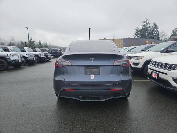 2023 Tesla Model Y Long Range | Heated Seats | Panoramic Sunroof! image 5