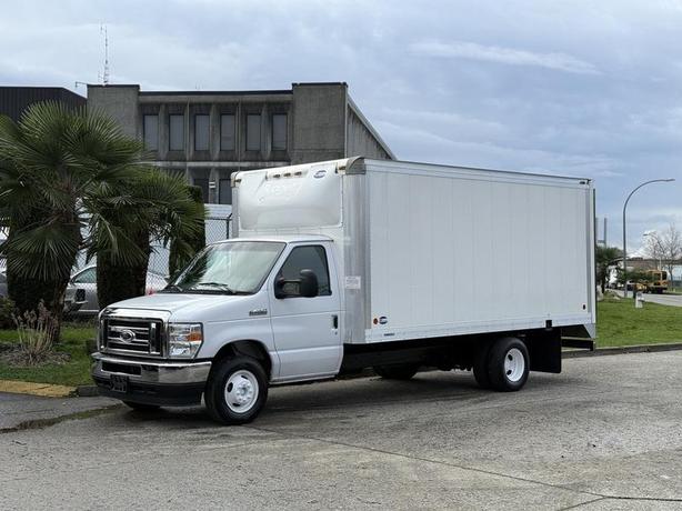 2022 Ford E-450 16 Foot Cube Van with Loading Ramp image 5