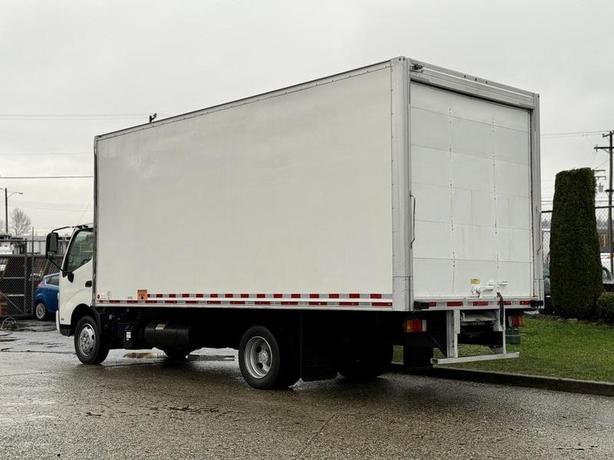 2016 Hino 195 20-Foot Diesel Cube Van with Loading Ramp image 7