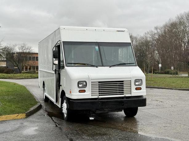 2018 Ford E-450 18 Foot Step Van with Rear Shelving image 2