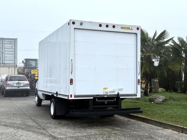 2019 Ford Econoline E-450 Super Duty 16-Foot Cube Van image 7