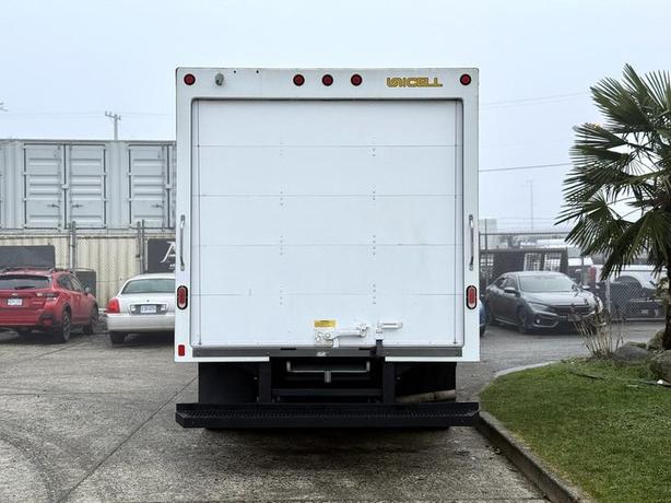 2019 Ford Econoline E-450 Super Duty 16-Foot Cube Van image 8