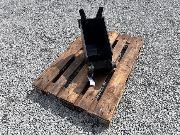 2019 Mahindra 2 Tooth 2638 Backhoe Bucket image 3