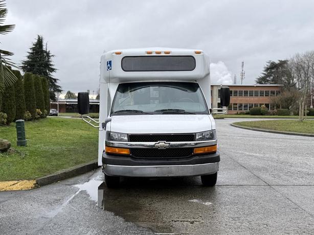 2013 Chevrolet Express G4500 15-Passenger Bus with Wheelchair Lift image 4