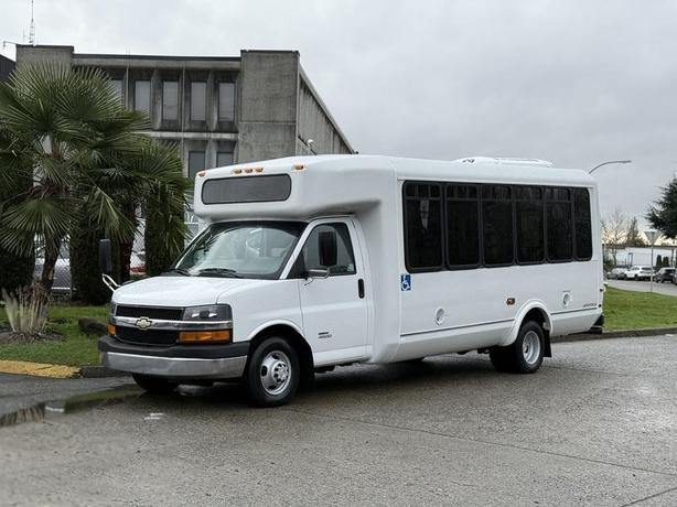 2013 Chevrolet Express G4500 15-Passenger Bus with Wheelchair Lift image 6