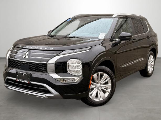 2025 Mitsubishi Outlander image 1