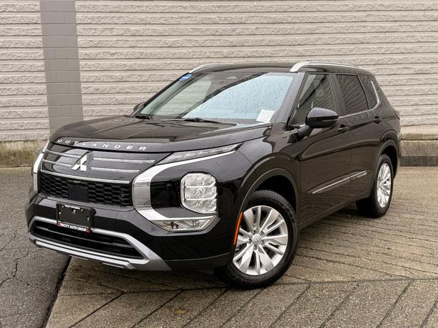 2025 Mitsubishi Outlander image 2