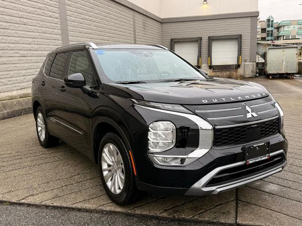 2025 Mitsubishi Outlander image 4