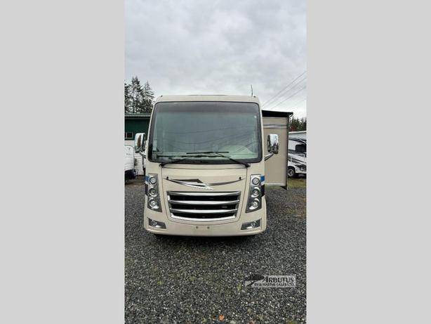 Used 2019 Thor Motor Coach Vegas 25.6 image 2