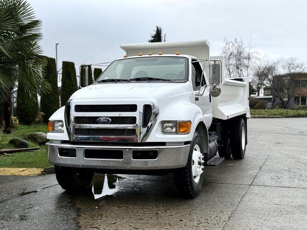 2011 Ford F-750 XL Super Duty Cummins 12-Foot Dump Truck with Air Brakes image 4
