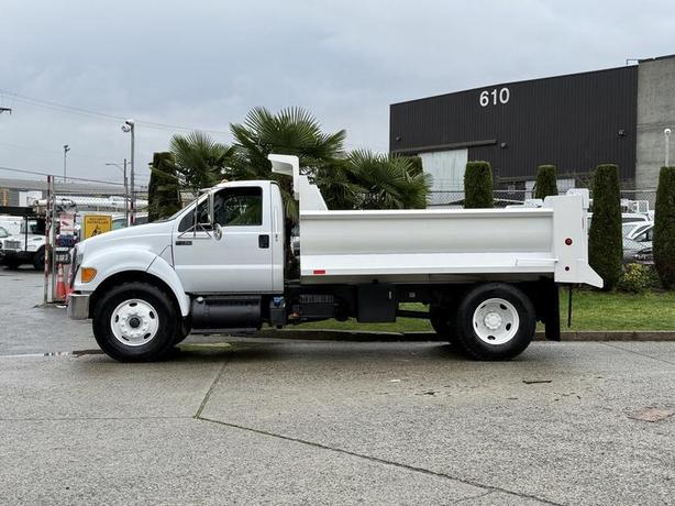 2011 Ford F-750 XL Super Duty Cummins 12-Foot Dump Truck with Air Brakes image 6