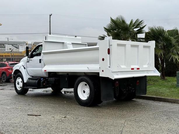 2011 Ford F-750 XL Super Duty Cummins 12-Foot Dump Truck with Air Brakes image 7