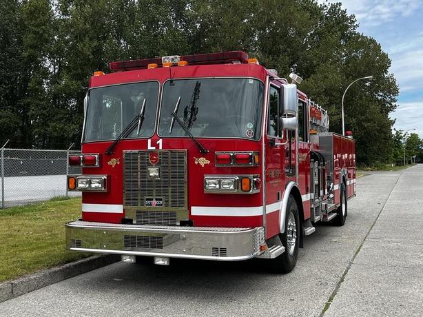 2002 Sutphen Monarch 5 Foot Aerial Pumper CAT Diesel Fire Truck image 3