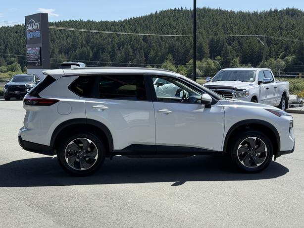 2024 Nissan Rogue SV AWD - Front Dual Zone A/C & Power Moonroof image 5