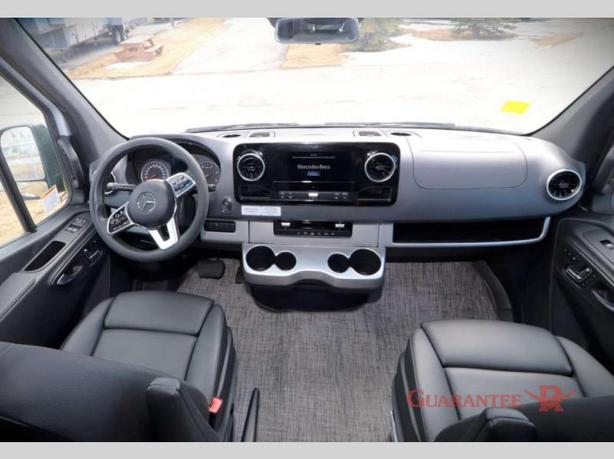 Used 2023 Thor Motor Coach Sanctuary 19L image 6