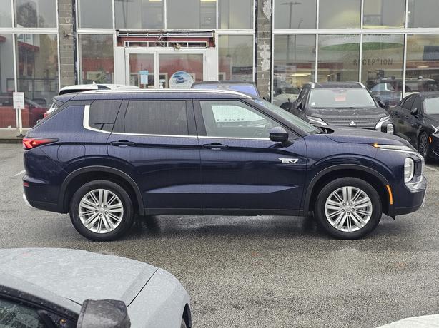 2024 Mitsubishi Outlander PHEV LE - No Accidents, 360 Cameras, Sunroof image 4