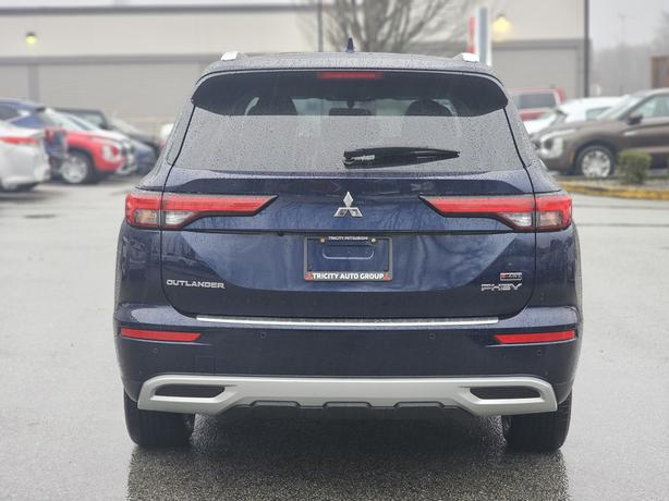2024 Mitsubishi Outlander PHEV LE - No Accidents, 360 Cameras, Sunroof image 6