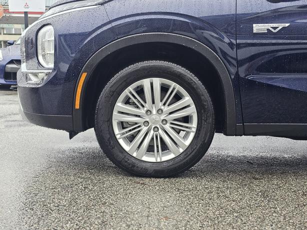 2024 Mitsubishi Outlander PHEV LE - No Accidents, 360 Cameras, Sunroof image 8