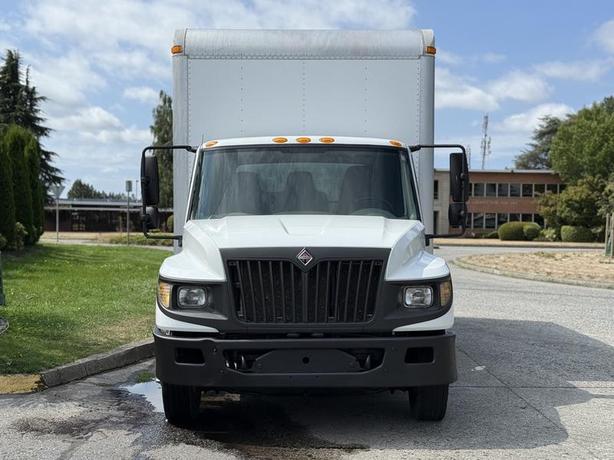 2014 International TerraStar 16-Foot Cube Van Box Truck Diesel image 3