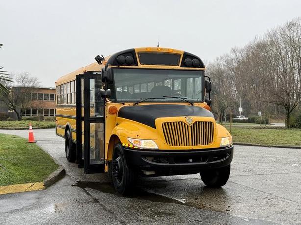 2013 International 3000 35-Passenger Bus Diesel with Hydraulic Brakes image 2