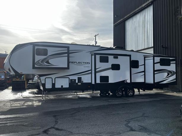 2021 Grand Design Reflection 311BHS 31 Foot Fifth Wheel Trailer with 4 Slides Ou image 6