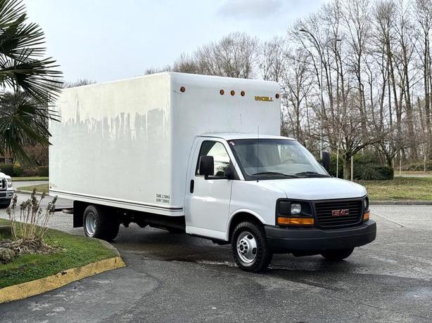 2015 GMC Savana 3500 16-Foot Cube Van with Loading Ramp image 1