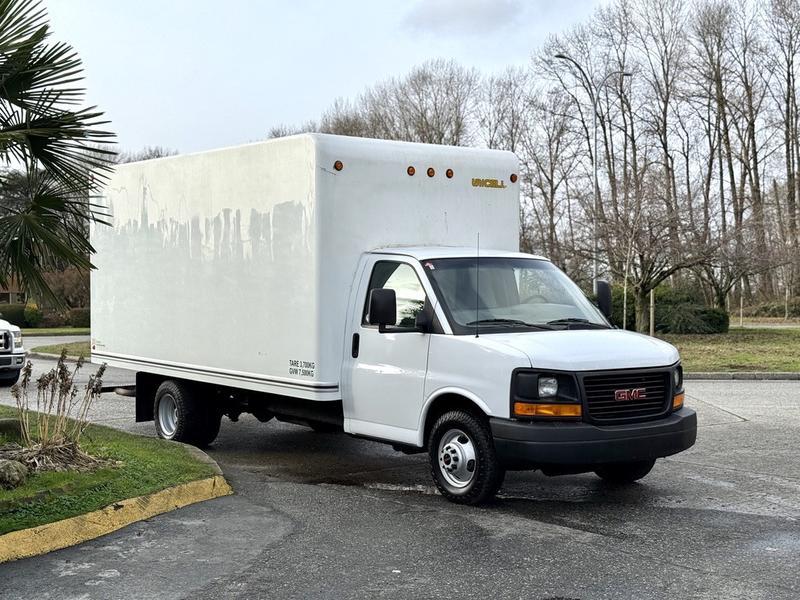 2015 GMC Savana 3500 16-Foot Cube Van with Loading Ramp display photo