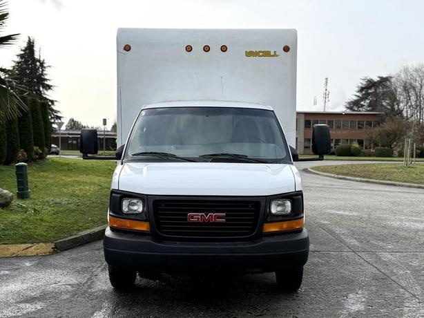 2015 GMC Savana 3500 16-Foot Cube Van with Loading Ramp image 3