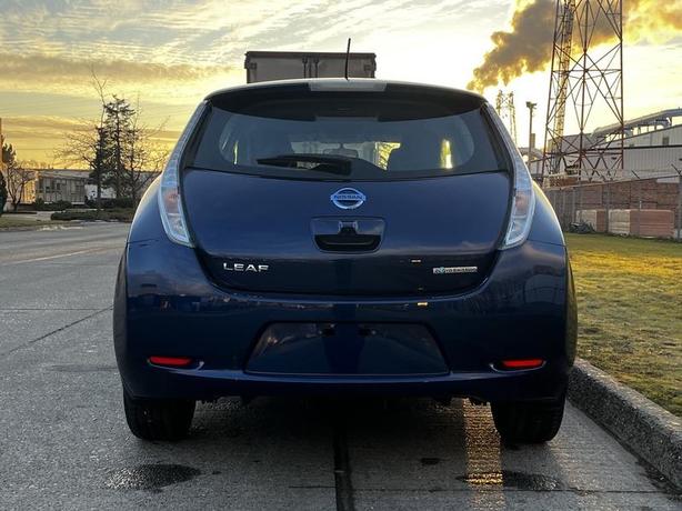 2016 Nissan LEAF S Electric image 8