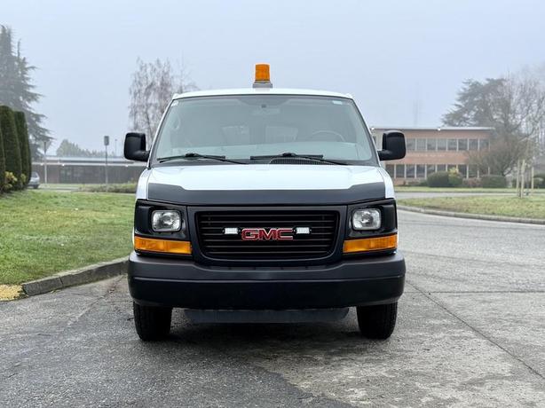 2015 GMC Savana LS 3500 Extended 8-Passenger Van – 6.0L V8, RWD image 3