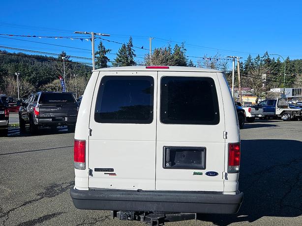 2013 Ford  E-Series Cargo Van Commercial image 3