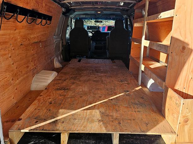 2013 Ford  E-Series Cargo Van Commercial image 6