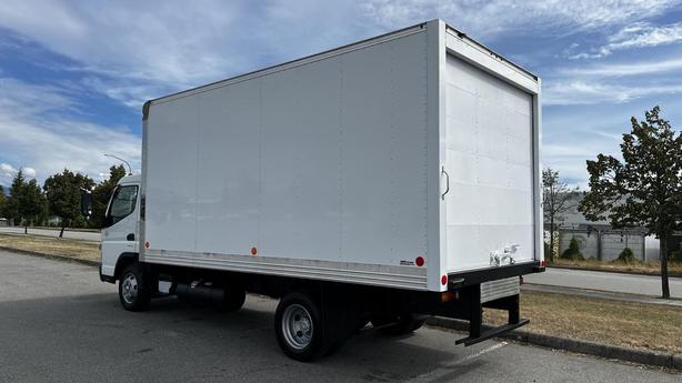 2018 Mitsubishi Fuso FE 14 Foot Cube Van 3 Seater Diesel image 7